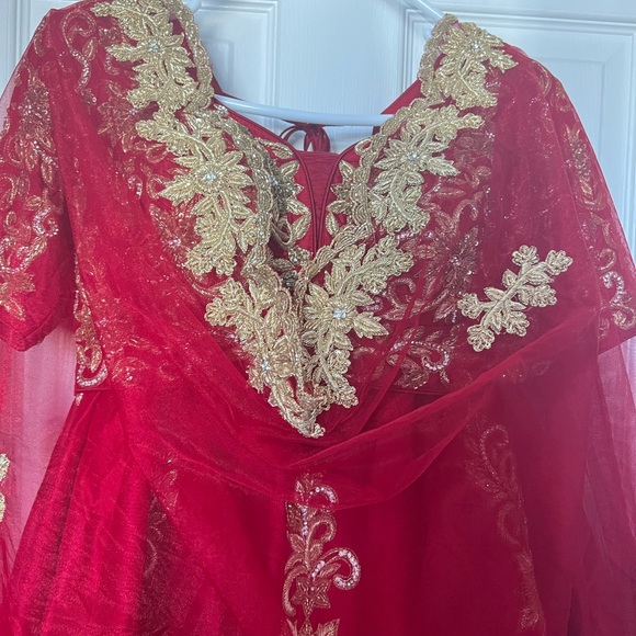 Bridal hand embroidered Lehenga set - Picture 10 of 15